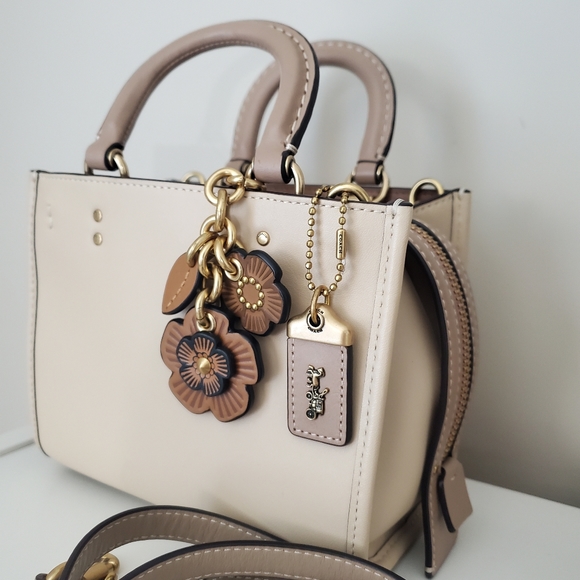 Sold!!Rare Coach rogue 17 Ivory multi color - Picture 2 of 10
